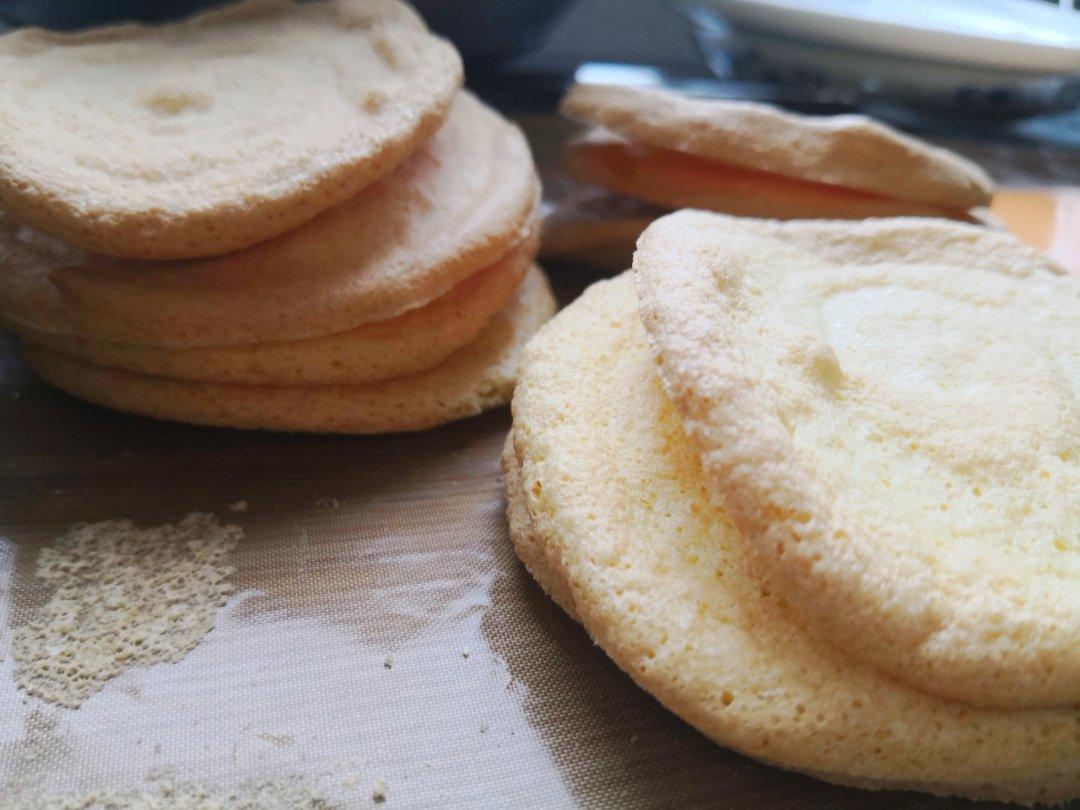 韩国最热门的甜品店Le Bread Lab的草莓蛋糕卷