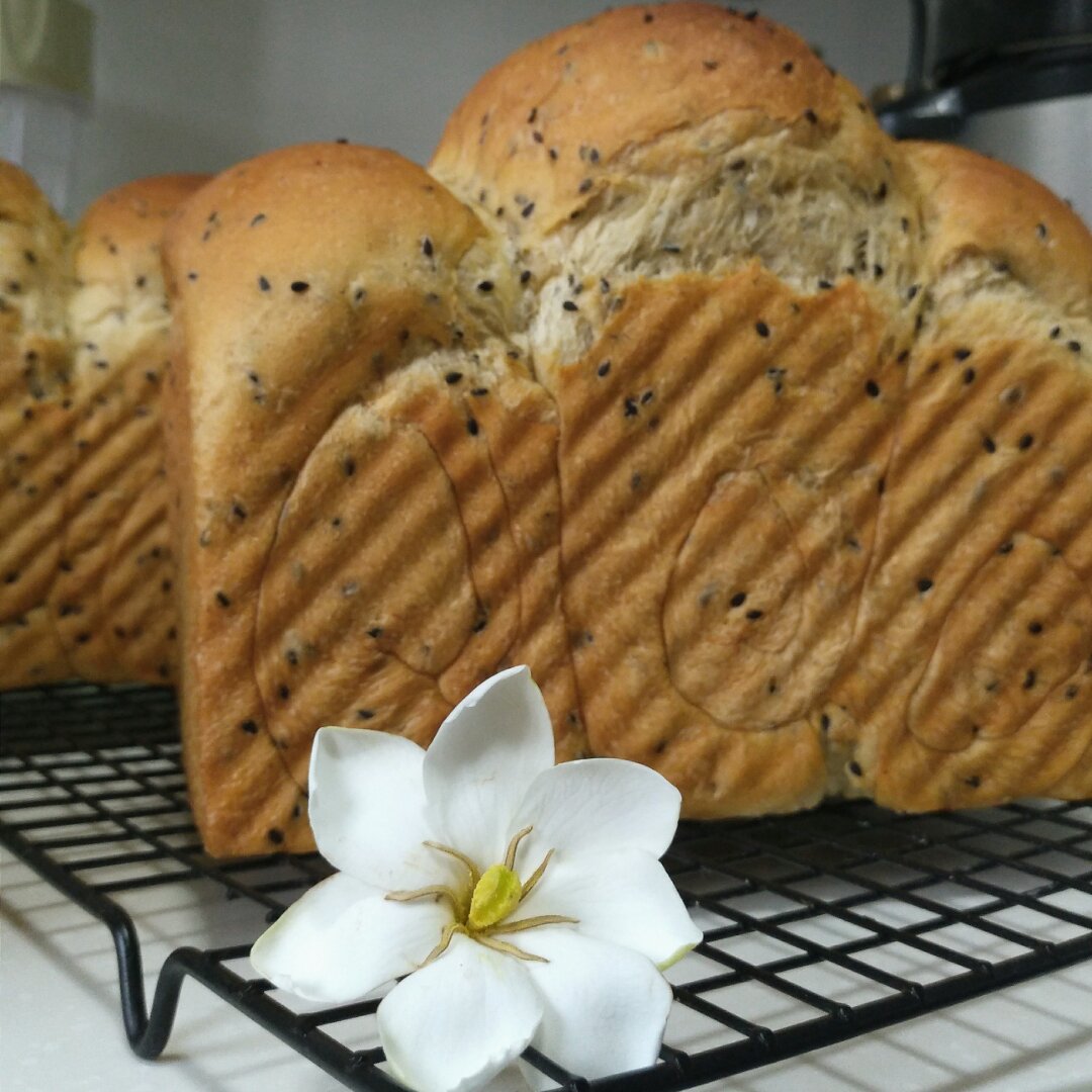 全麦黑芝麻吐司