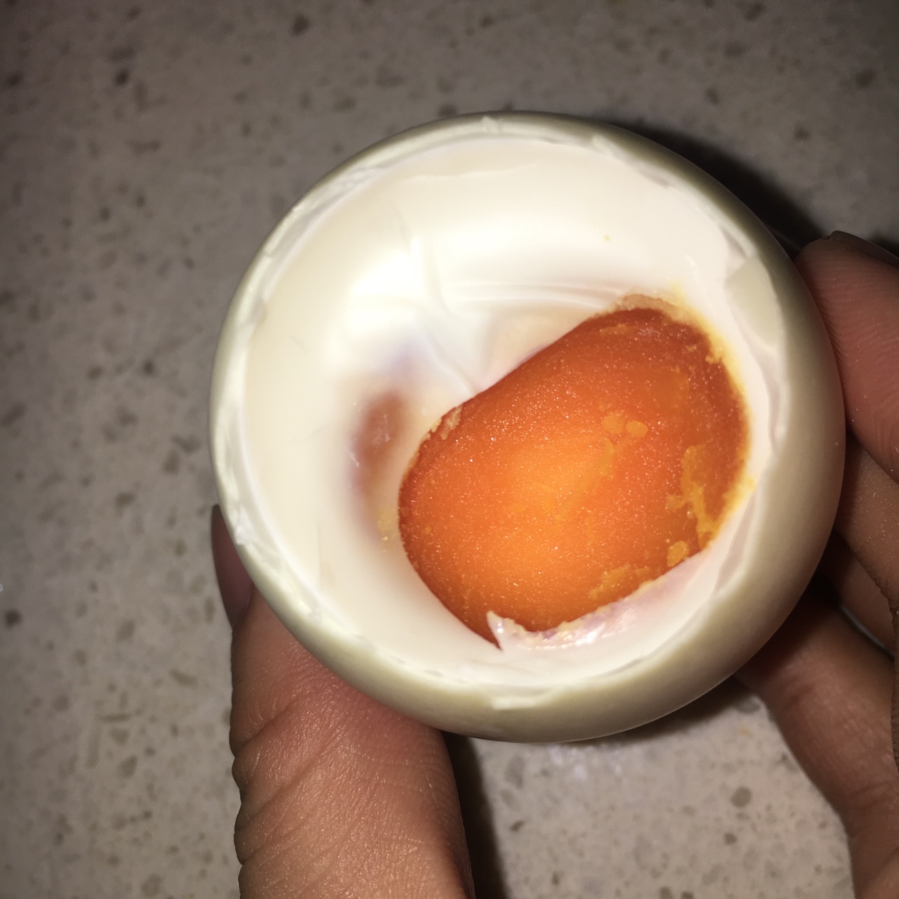 自制咸蛋： 100%出油起沙的咸蛋