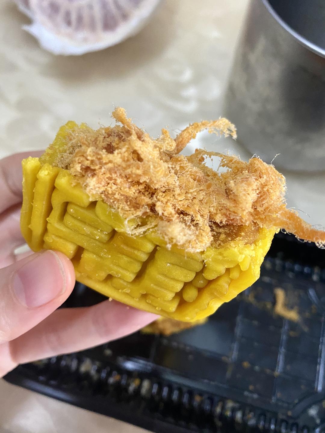 月饼盘成蛋黄酥