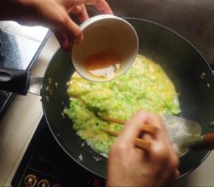丝瓜（八棱瓜）炒蛋的做法 步骤4