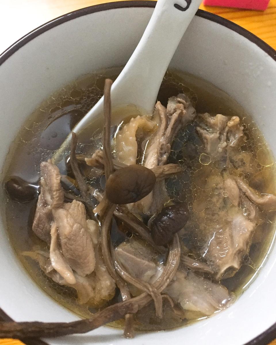 茶树菇煲鸡汤