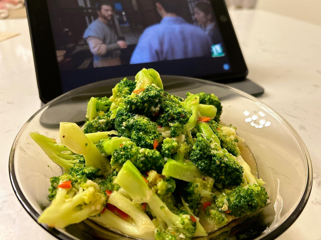 好吃到爆的耗油蒜蓉西兰花(从不修图，喜欢请关注)