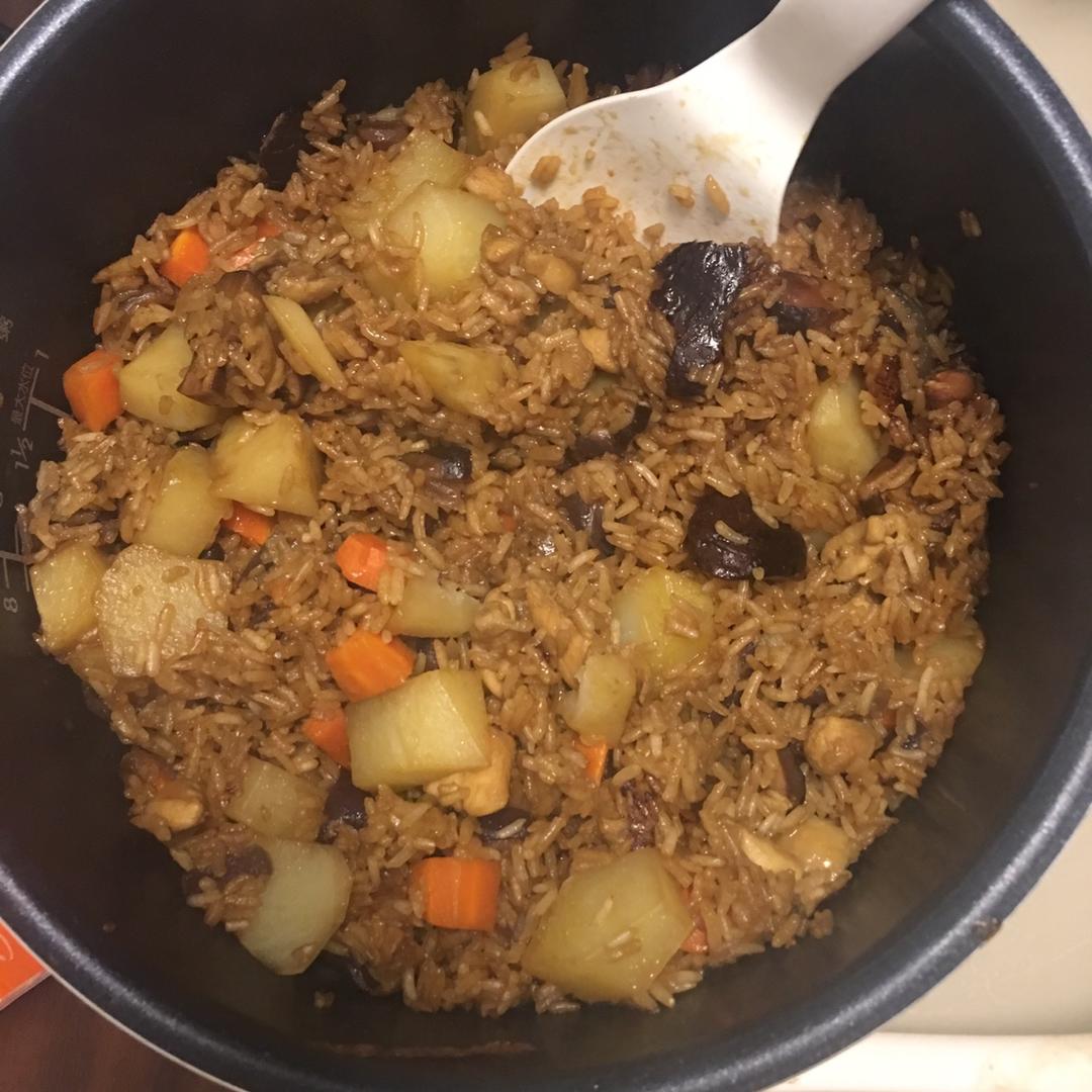 【香菇鸡肉焖饭】