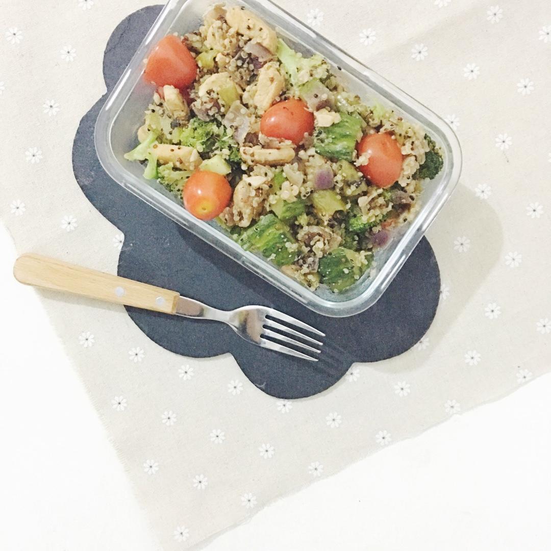 藜麦鸡肉时蔬煮锅（chicken ＆Garden Veggies Guinoa Skillet)