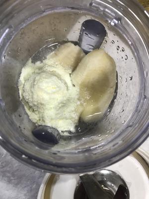 香蕉松饼——冷藏发酵——小红锅版本的做法 步骤1