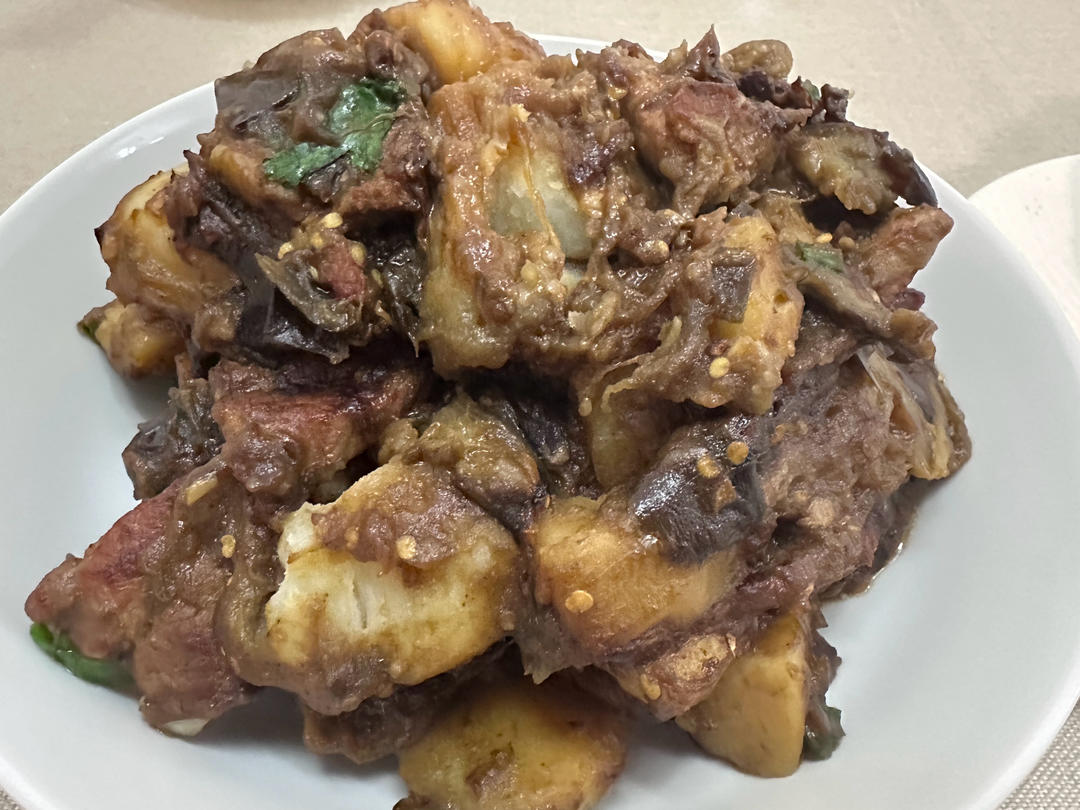 五花肉茄子炖土豆