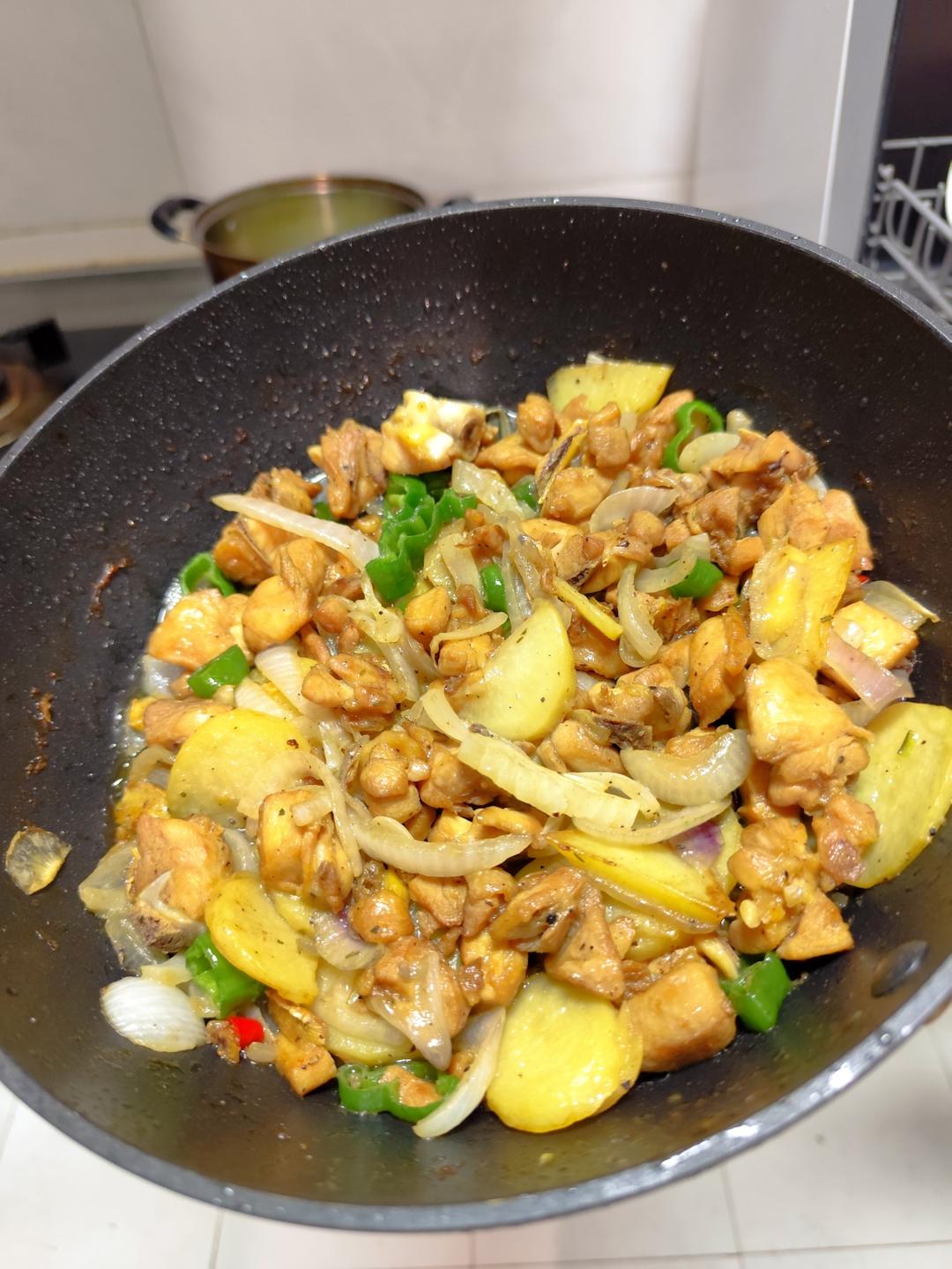 洋葱炒鸡腿肉