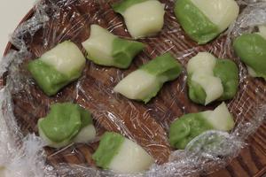 绿豆蓉冰皮月饼的做法 步骤13