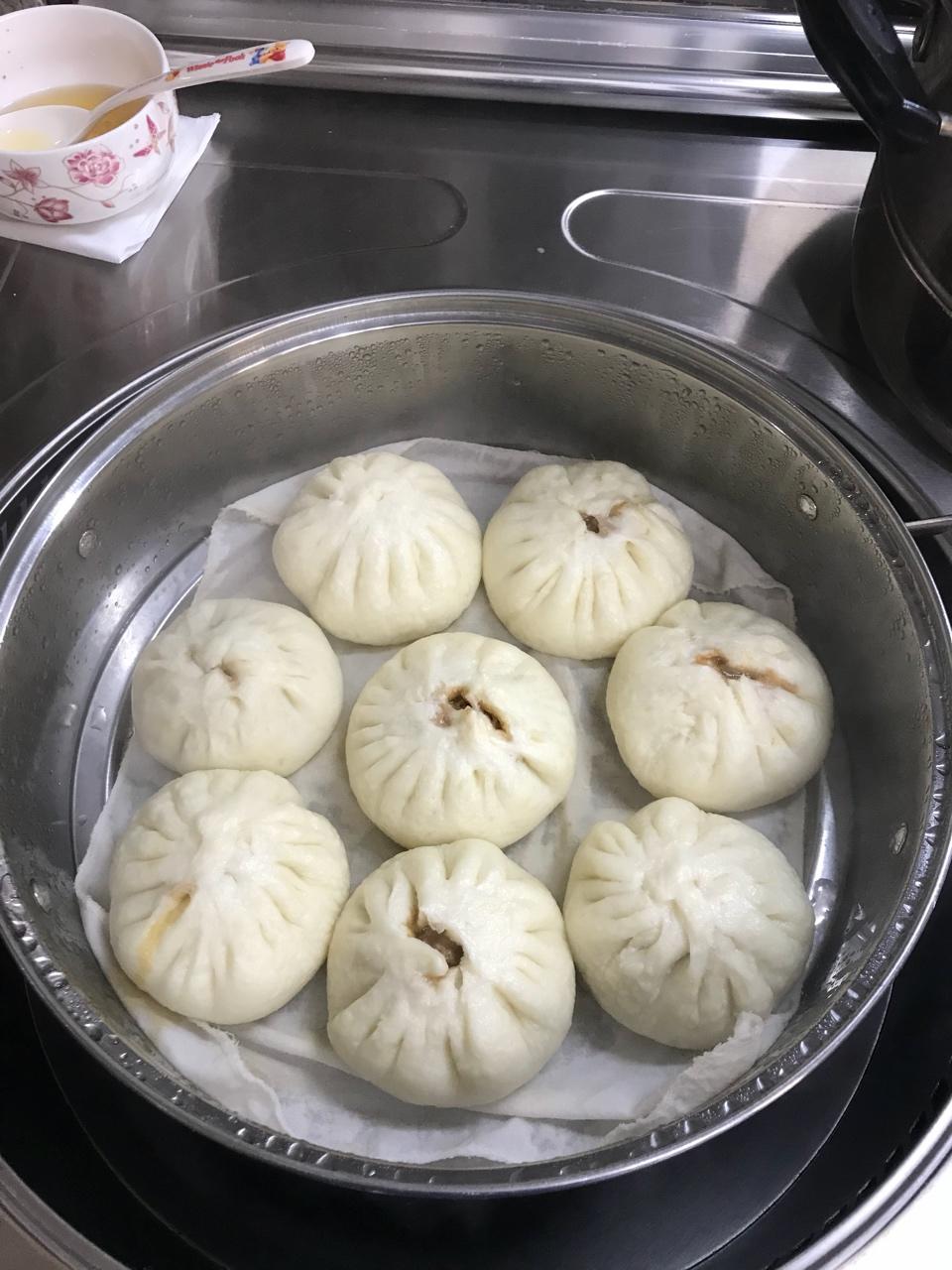 松软多汁的肉包子