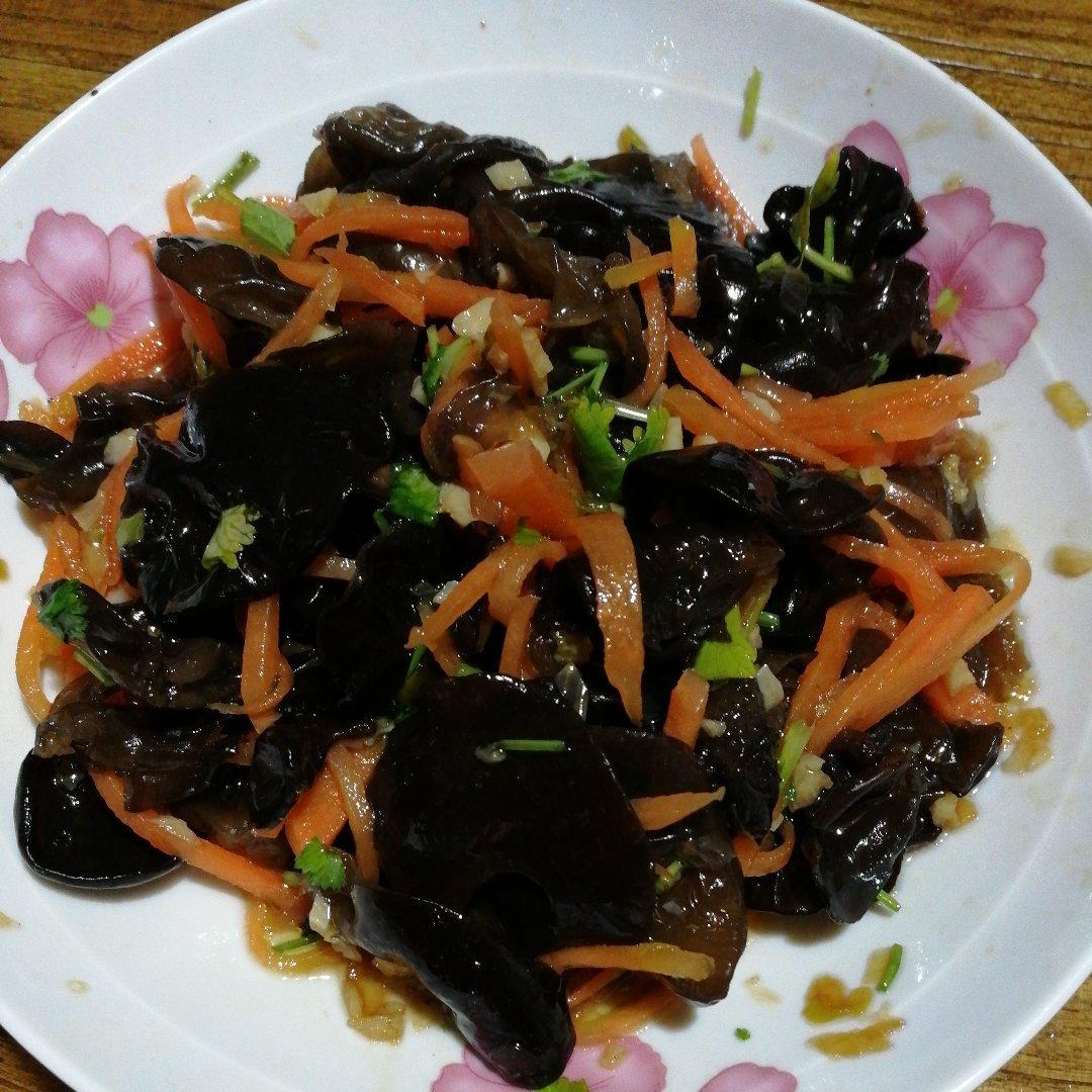 凉拌胡萝卜黑木耳