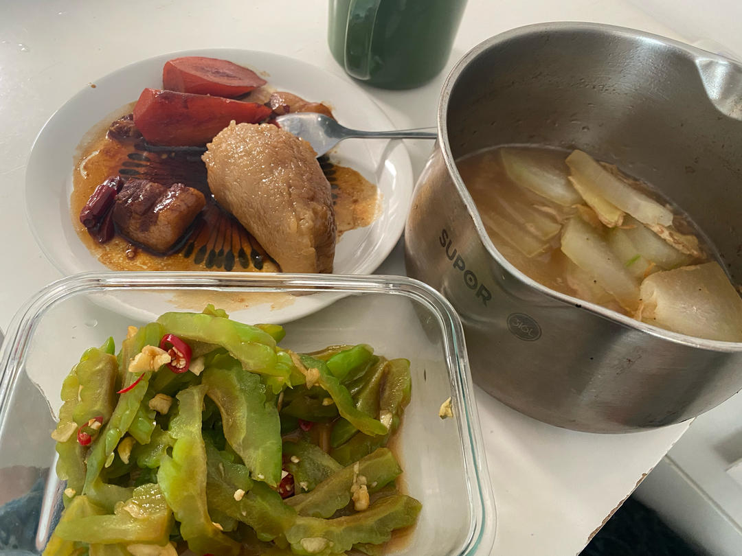 凉拌苦瓜(色碧、味脆)