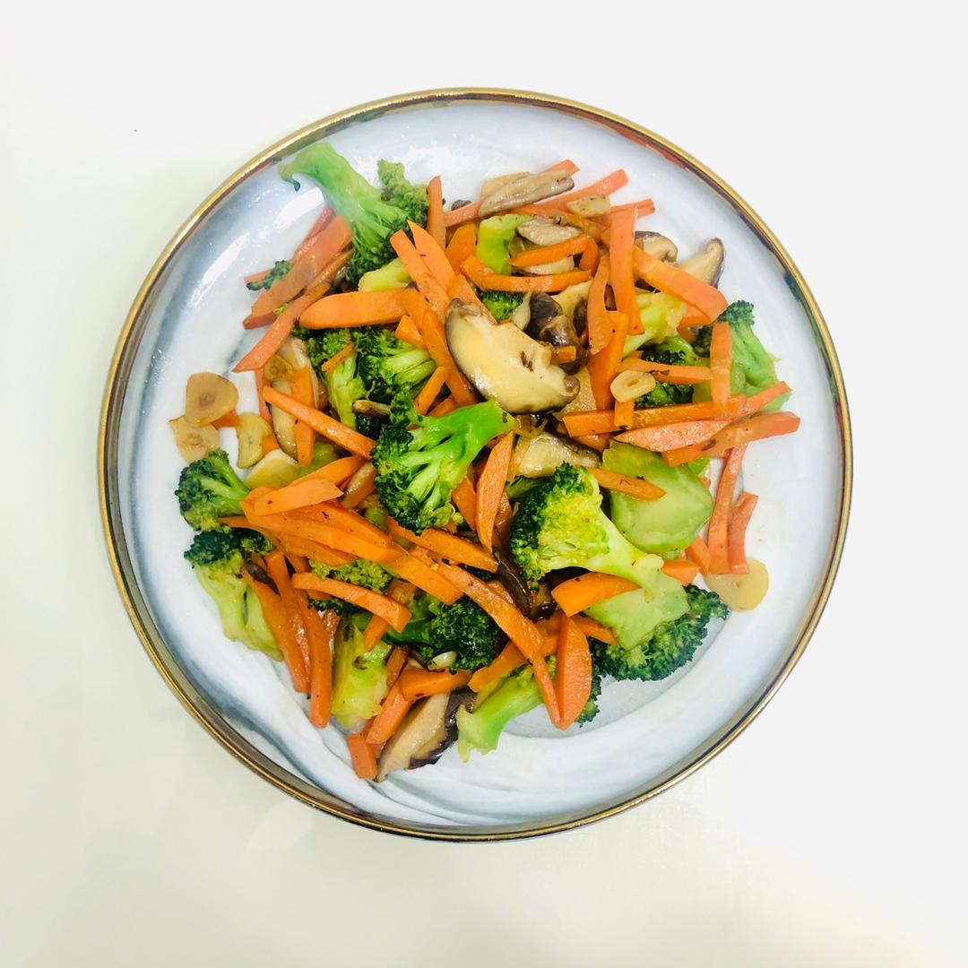 健康低脂家常菜—西兰花炒口蘑