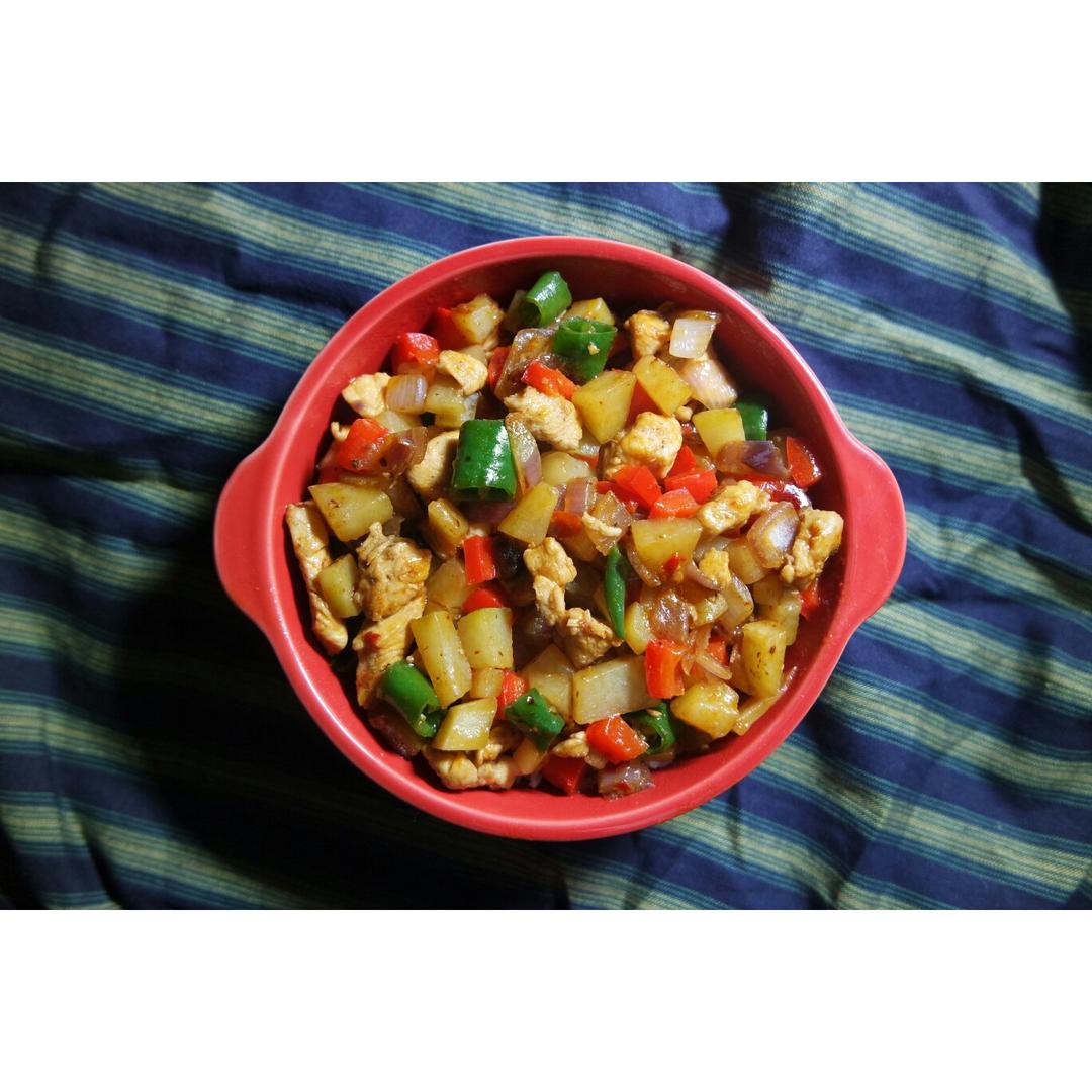 宫爆鸡丁煲仔饭