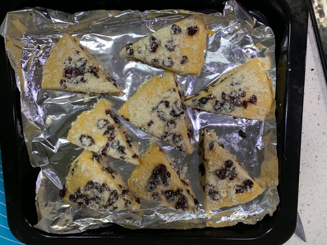 满屋飘香，口口都是满足——酥松香甜的蔓越莓蜜豆司康