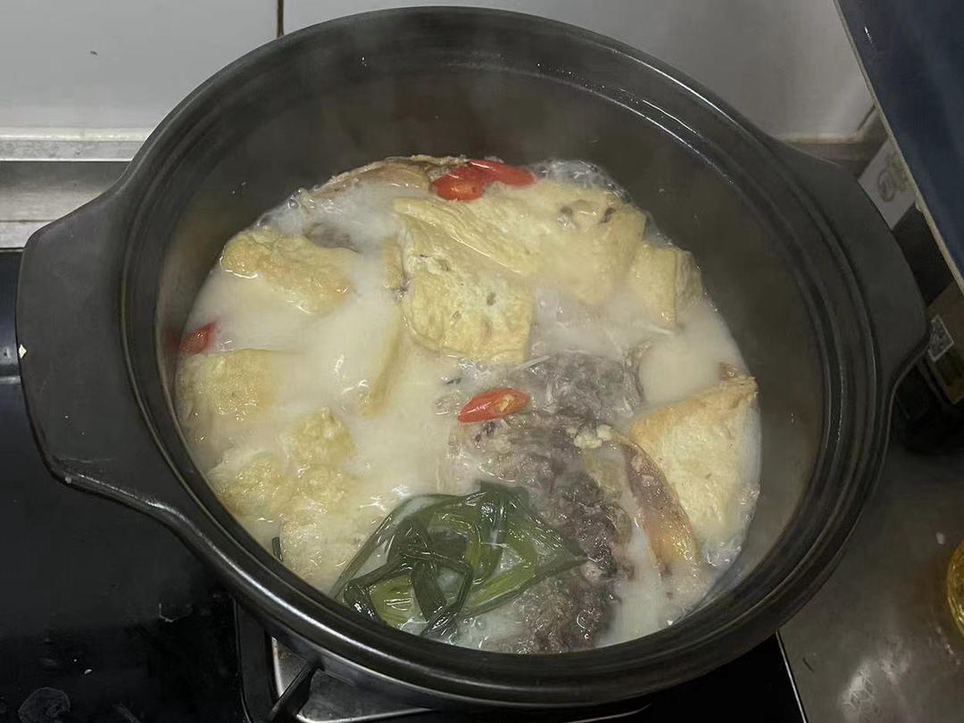 厨师长教你：“鲫鱼豆腐汤”的家常做法，满满的烹饪原理