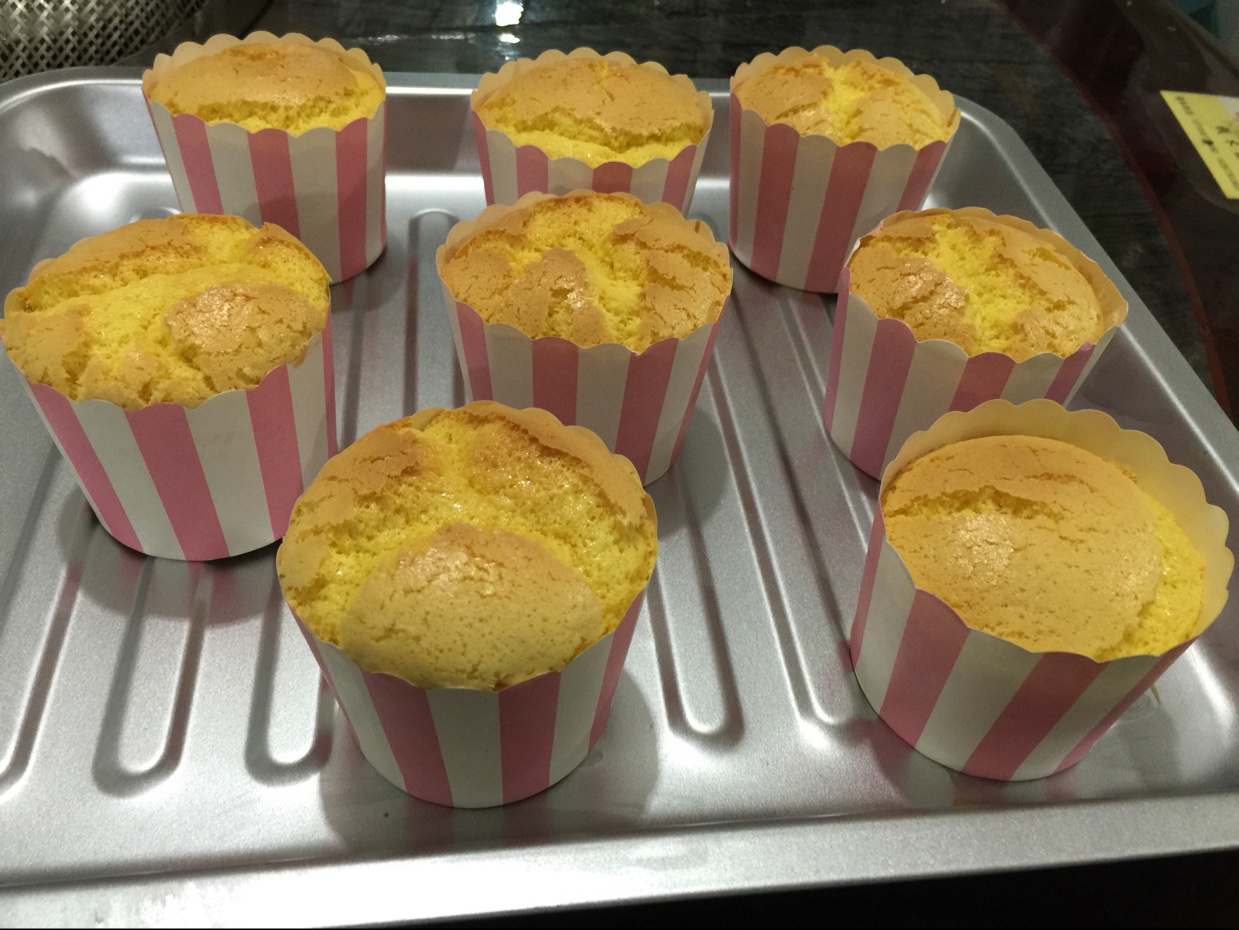 消耗淡奶油之作——淡奶油小蛋糕