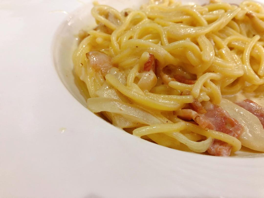 奶油培根意大利面