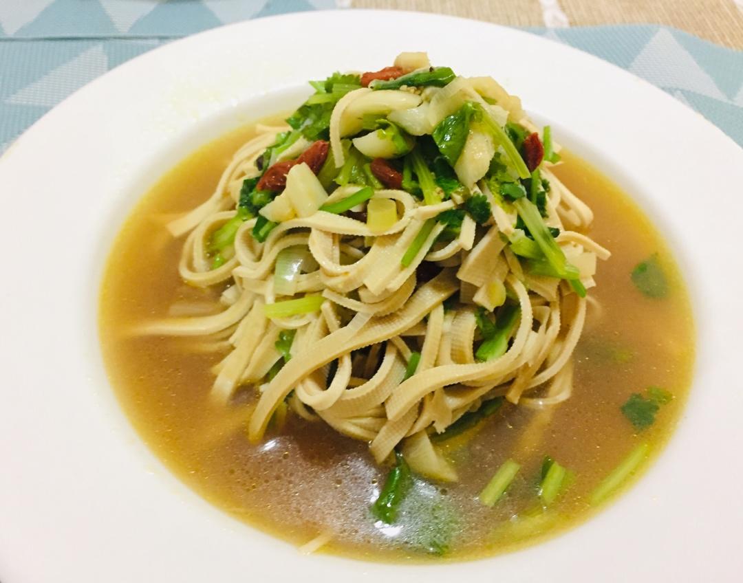 在家也能做出大厨菜：清炖腐皮丝