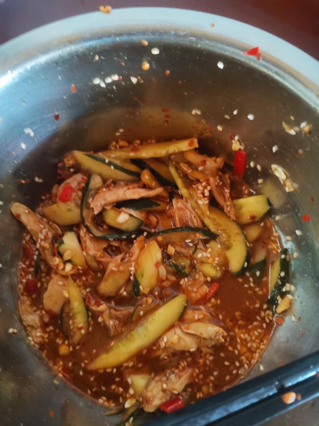 椒麻鸡腿拌黄瓜