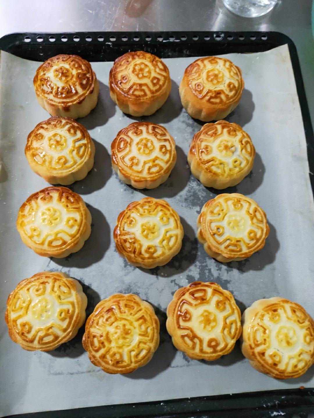 广式月饼—蛋黄莲蓉月饼