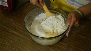 《糯米团子的厨房日记》奶黄流心月饼的做法 步骤7