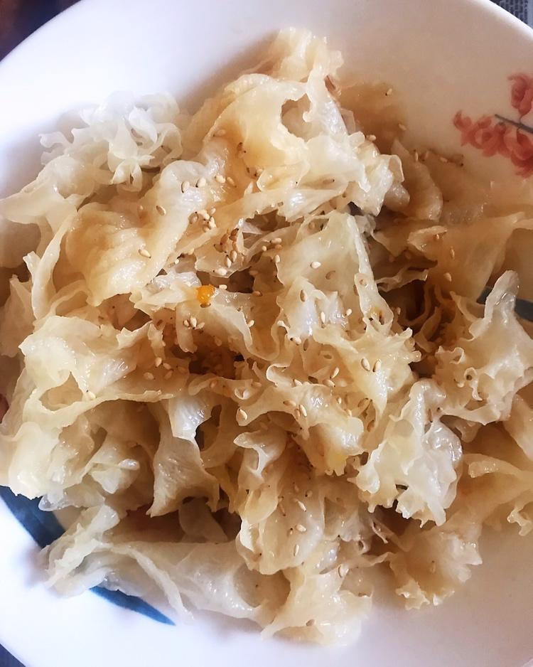 凉拌银耳
