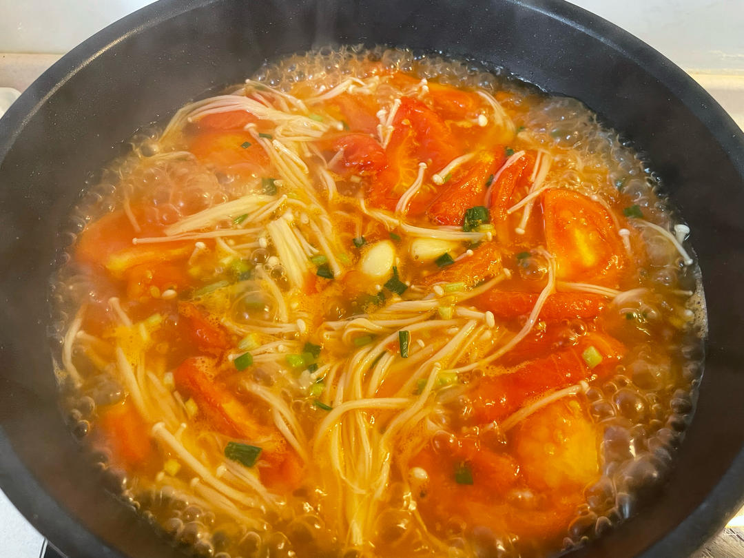 西红柿金针菇汤，超级鲜