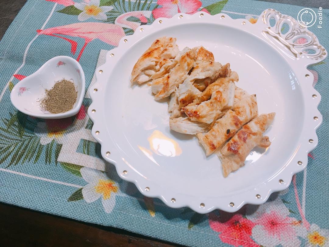 健身厨男版：香煎滑嫩鸡胸肉，全网最流行的鸡胸吃法！