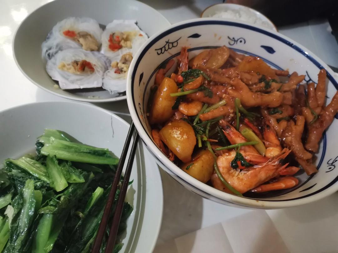 鸡爪虾煲