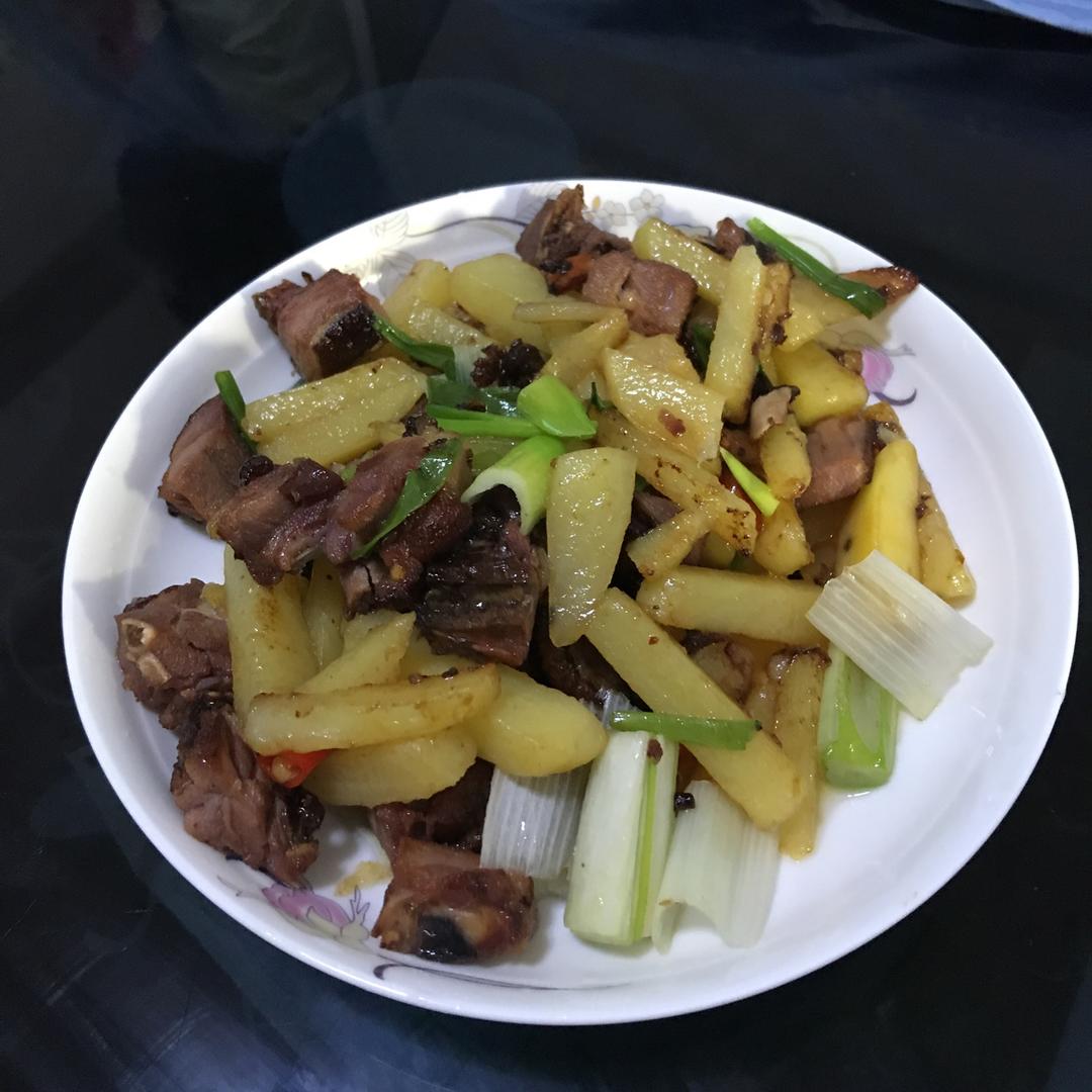 圆宝2015做的蒜苗炒腊鸭腿