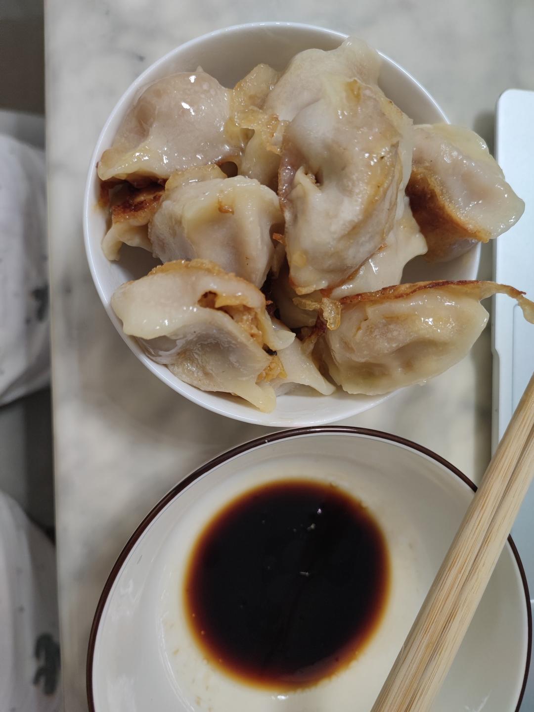 冰箱冷冻水饺做煎饺