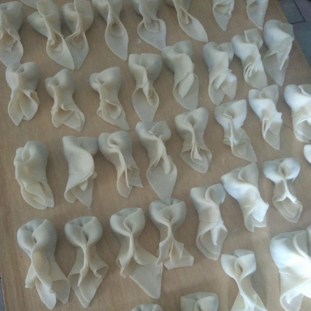 金鱼小馄饨包法