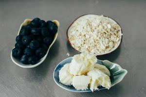 蓝莓香蕉燕麦豆乳的做法 步骤1