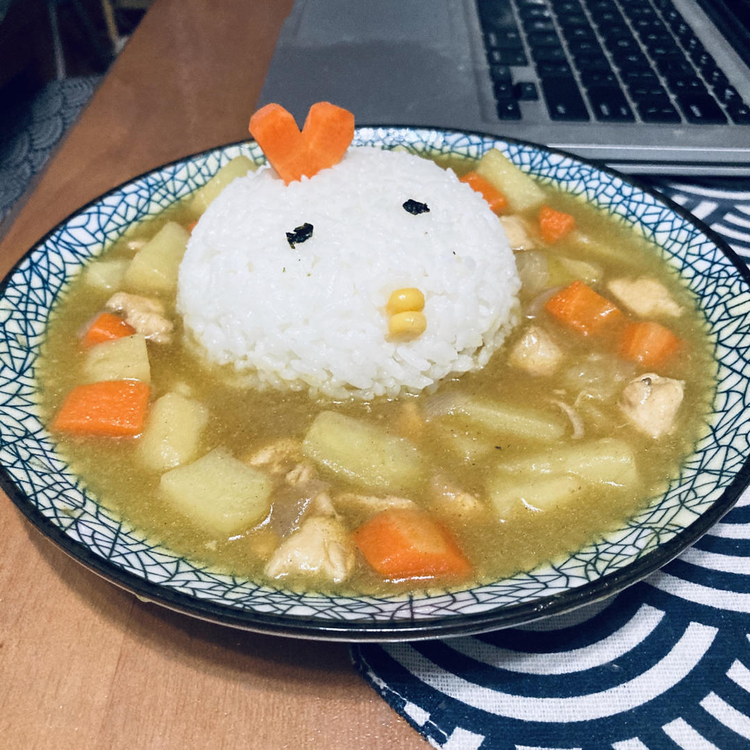 人见人爱花见花开🐤         三只小鸡日式咖喱饭