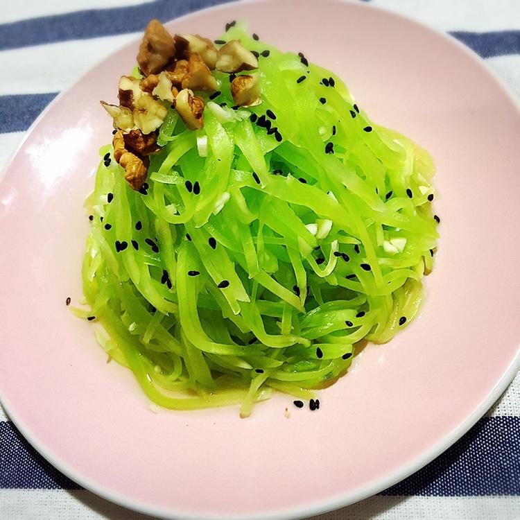 凉拌莴笋丝