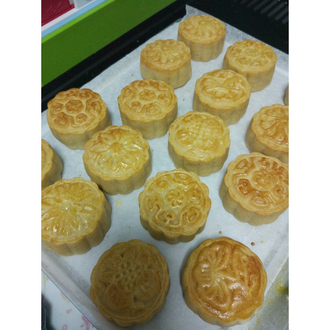 广式月饼—蛋黄莲蓉月饼