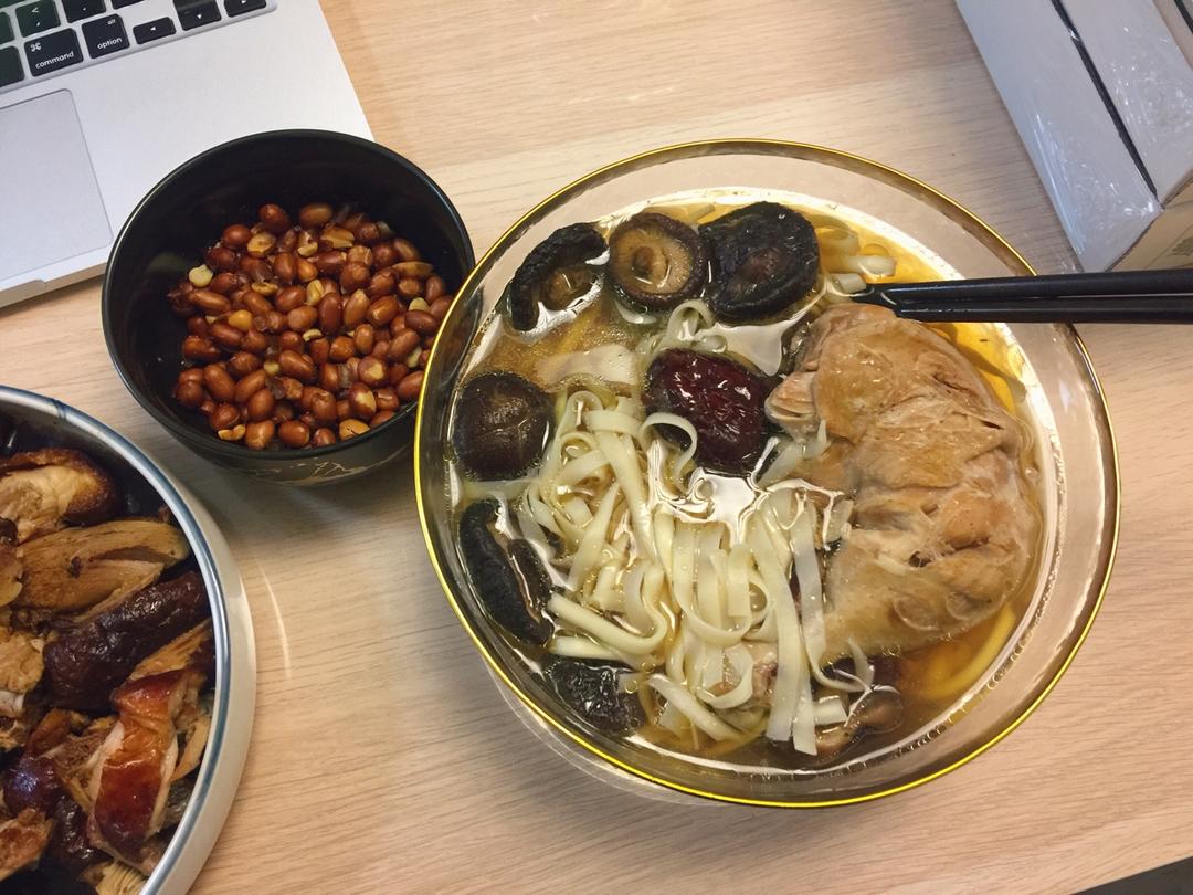 香菇炖鸡腿