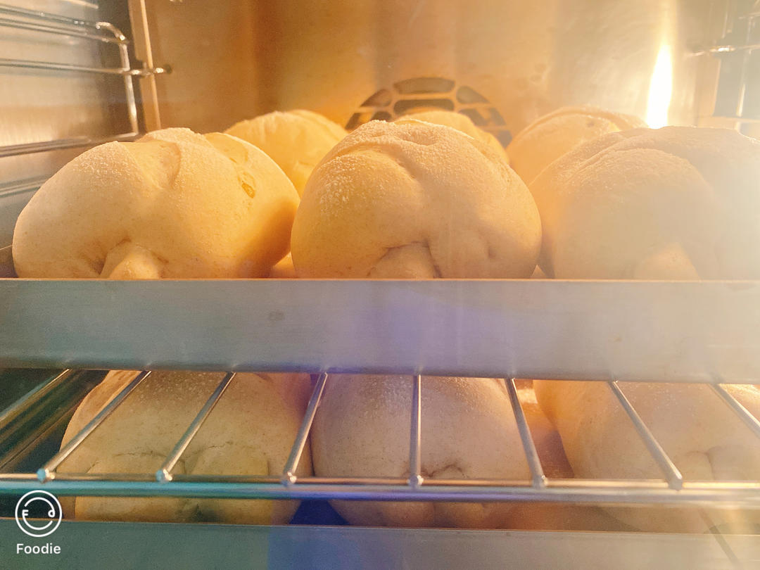 波兰种牛奶面包卷