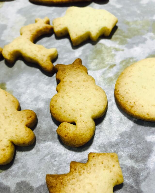 超简单！好吃又平整的糖霜饼干底的做法（附贴心小提示哦）