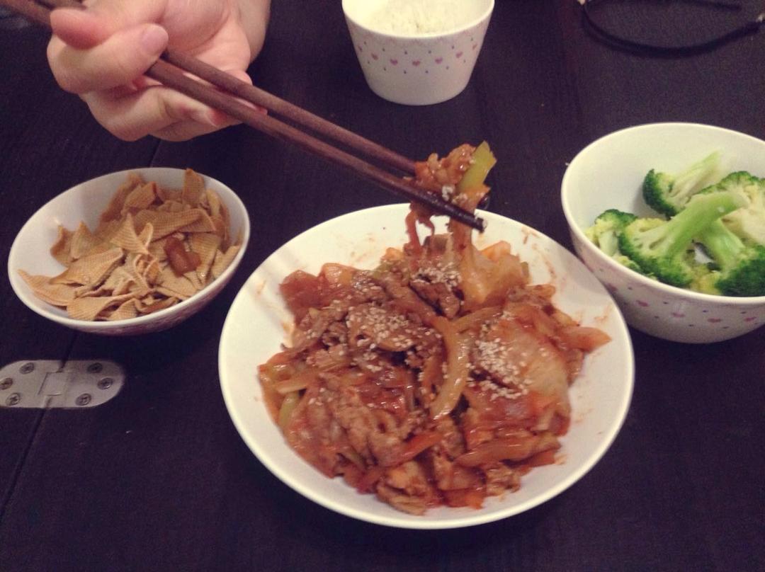 辣白菜炒五花肉