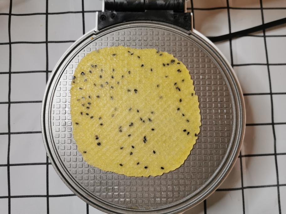 香酥芝麻蛋卷（蛋卷机版）的做法 步骤5