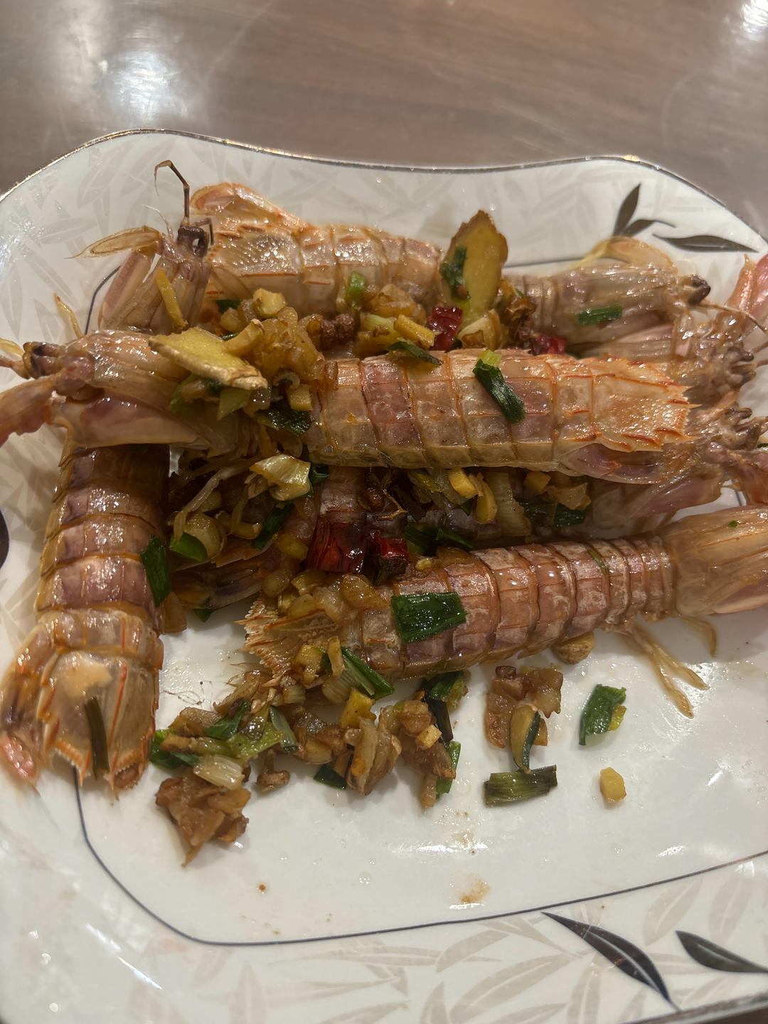 无油炸版的椒盐皮皮虾和巧拨虾壳的方法