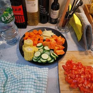 经期暖胃减脂木瓜蔬菜汤的做法 步骤2