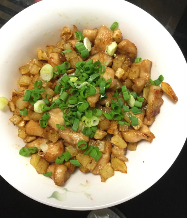 一道怎么做都好吃的干煎土豆鸡丁（红烧，咖喱，椒盐，孜然）