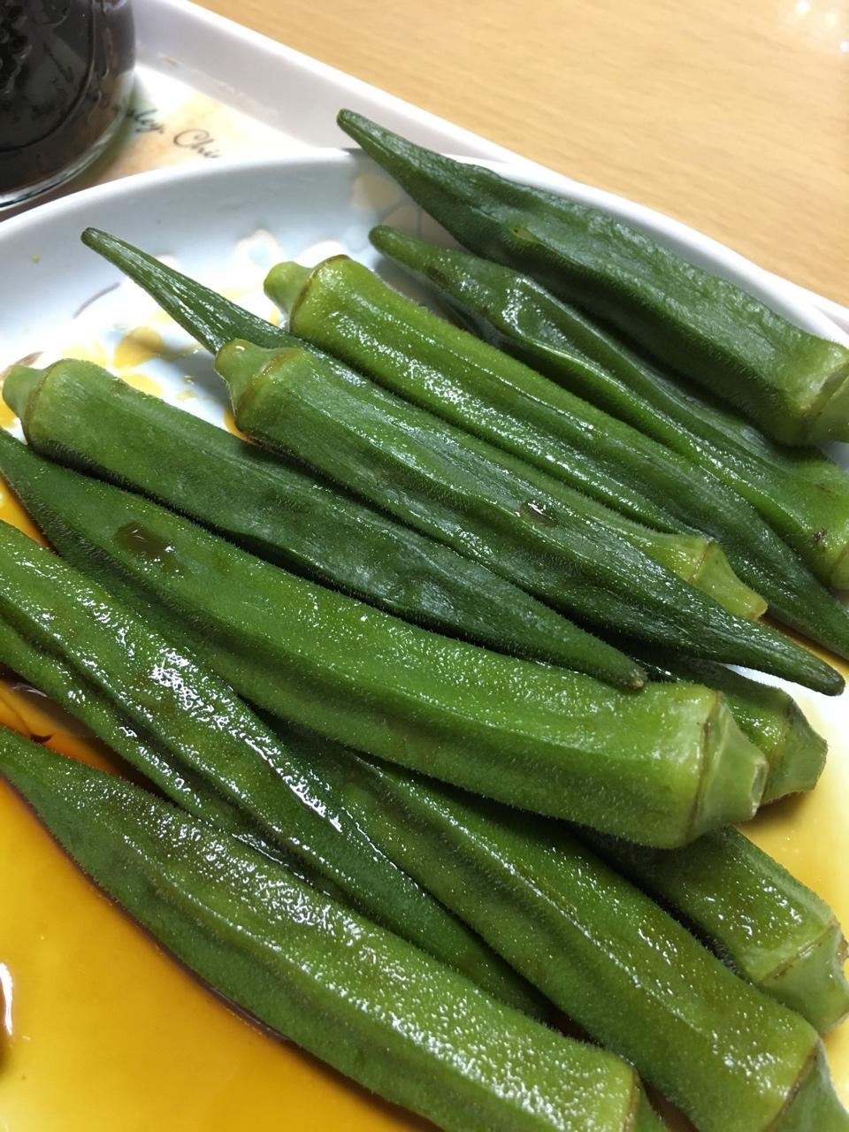 做过 蒸黄秋葵 秋葵洗干净,淋一点点花生油,清蒸