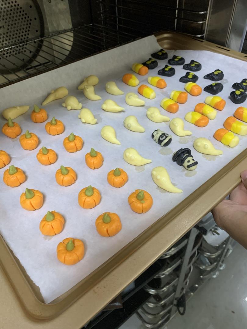 🎃万圣节小怪物们来袭㊙️用勺子舀着吃的小酥饼~