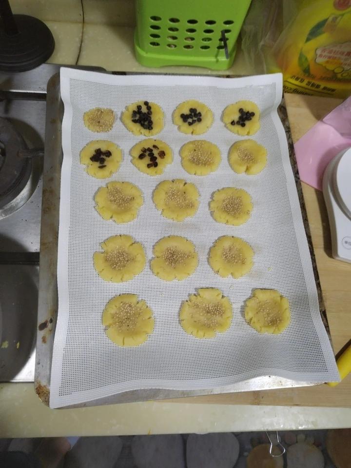 轻轻一按就碎掉的原味桃酥（不输猪油版）