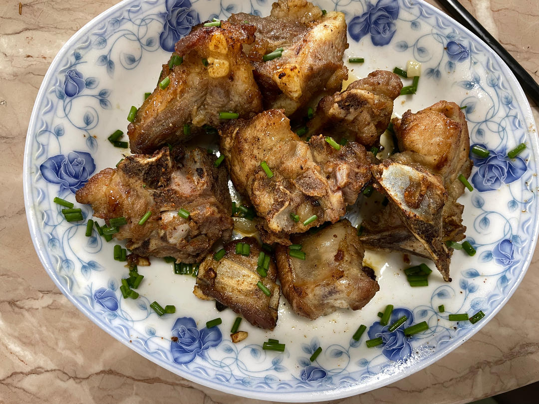 【椒盐蒜香排骨】