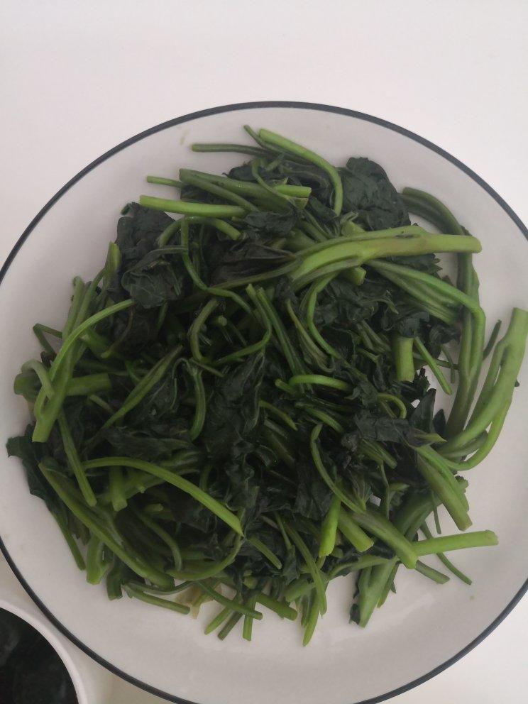 蒜蓉炒红薯叶